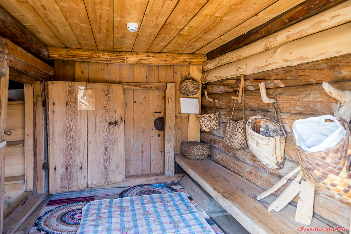 Сени или сенцы в деревенском доме. Фото изоткрытых источников