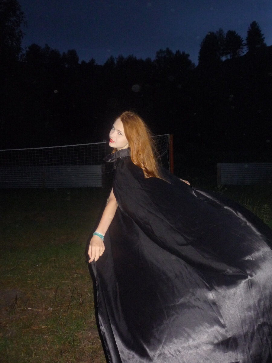 Старички готовятся к посвящению. Лето 2011. Фото автора.