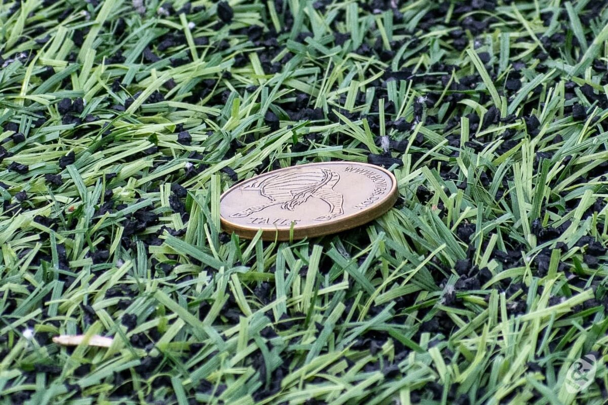 Судейская монетка. Фото: Леонид Анциферов (First & Goal)