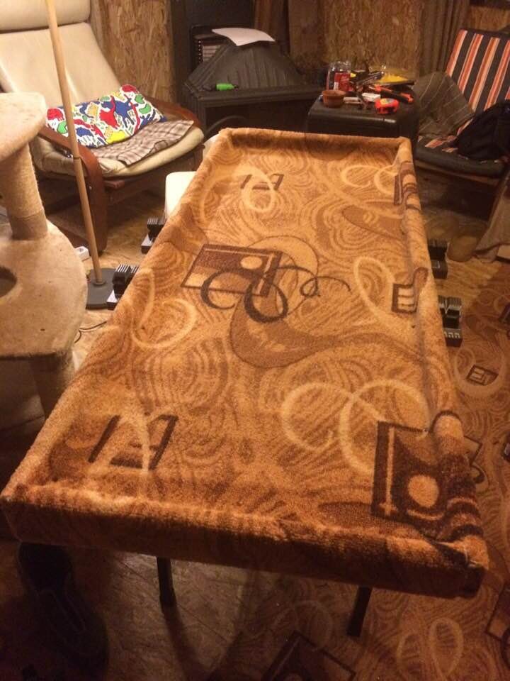 Обшил специально заготовленным ковролином. Купил стейплер. фото автора