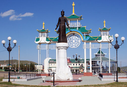Памятник Бальчжин-хатун в п.Агинское Забайкальского края