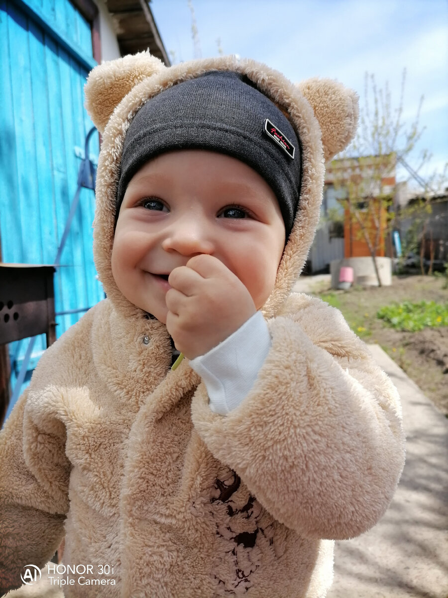 Мой лучик на прогулке