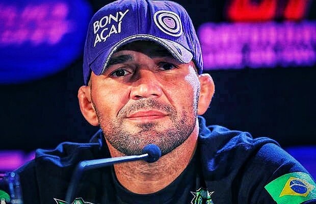 Гловер Тейшейра на пресс-конференции