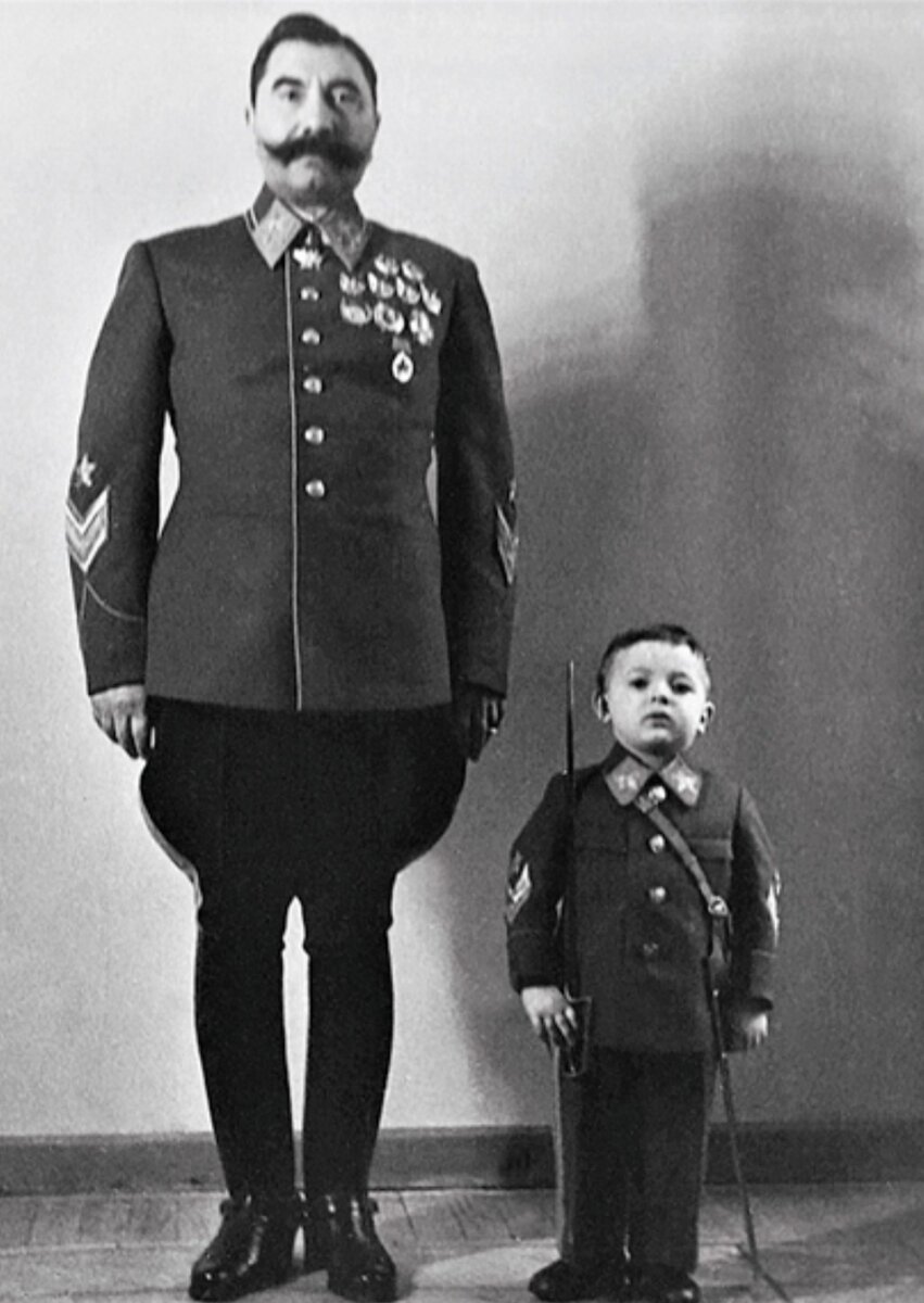 Семен Михайлович Буденный с сыном Сергеем