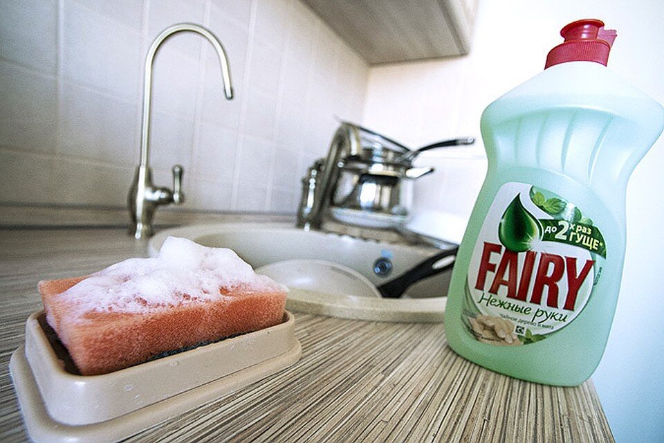Знакомая призналась, что часто моет голову Фэйри, и средство для посуды справляется лучше шампуня