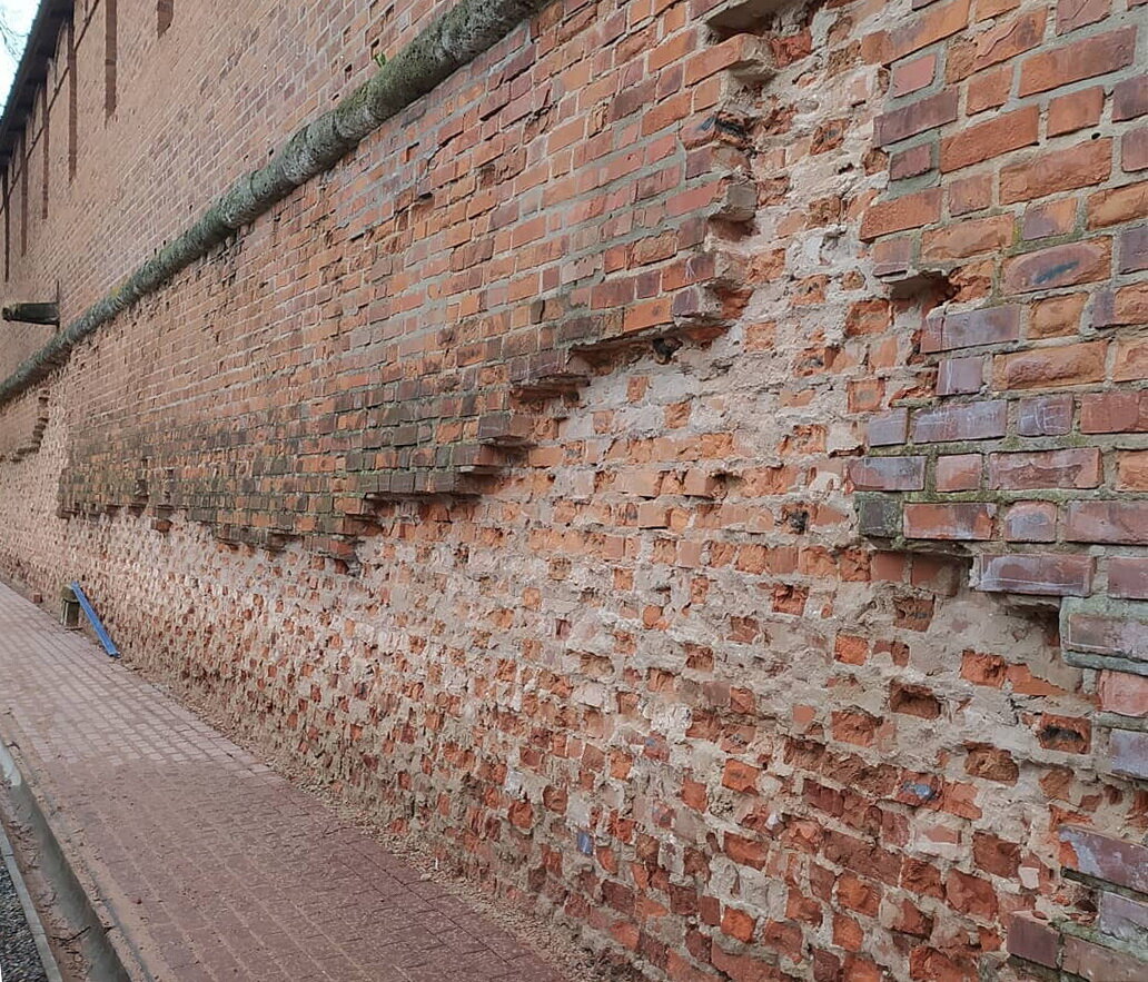 6 июня 2021 г. Мы продолжаем делать то, что мы уже много наделали (В. С. Черномырдин). Побывал в кремле и поснимал. Там территория закрыта и охрана не пускает.-56