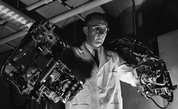 Ральф Мошер и «Human Augmentation Research and Development Investigation manipulator»