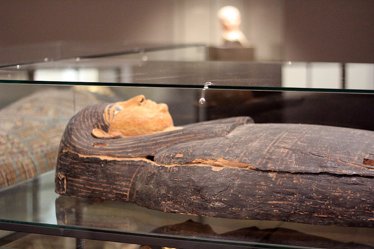 Саркофаг и мумия египтянки Карама. Греко-римский период, III в. до н.э. – I в. н.э.