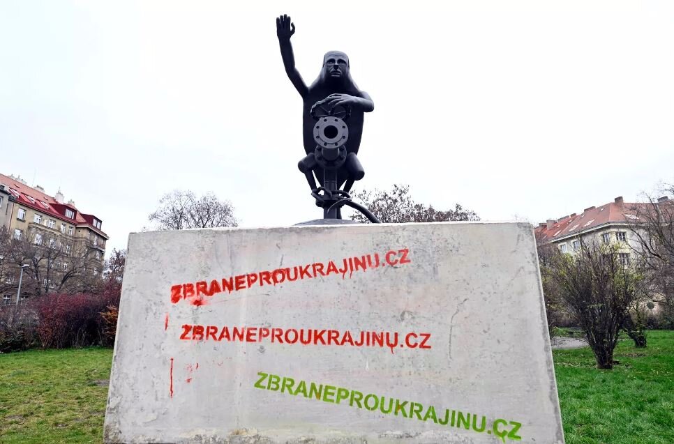 В чехии памятник путину
