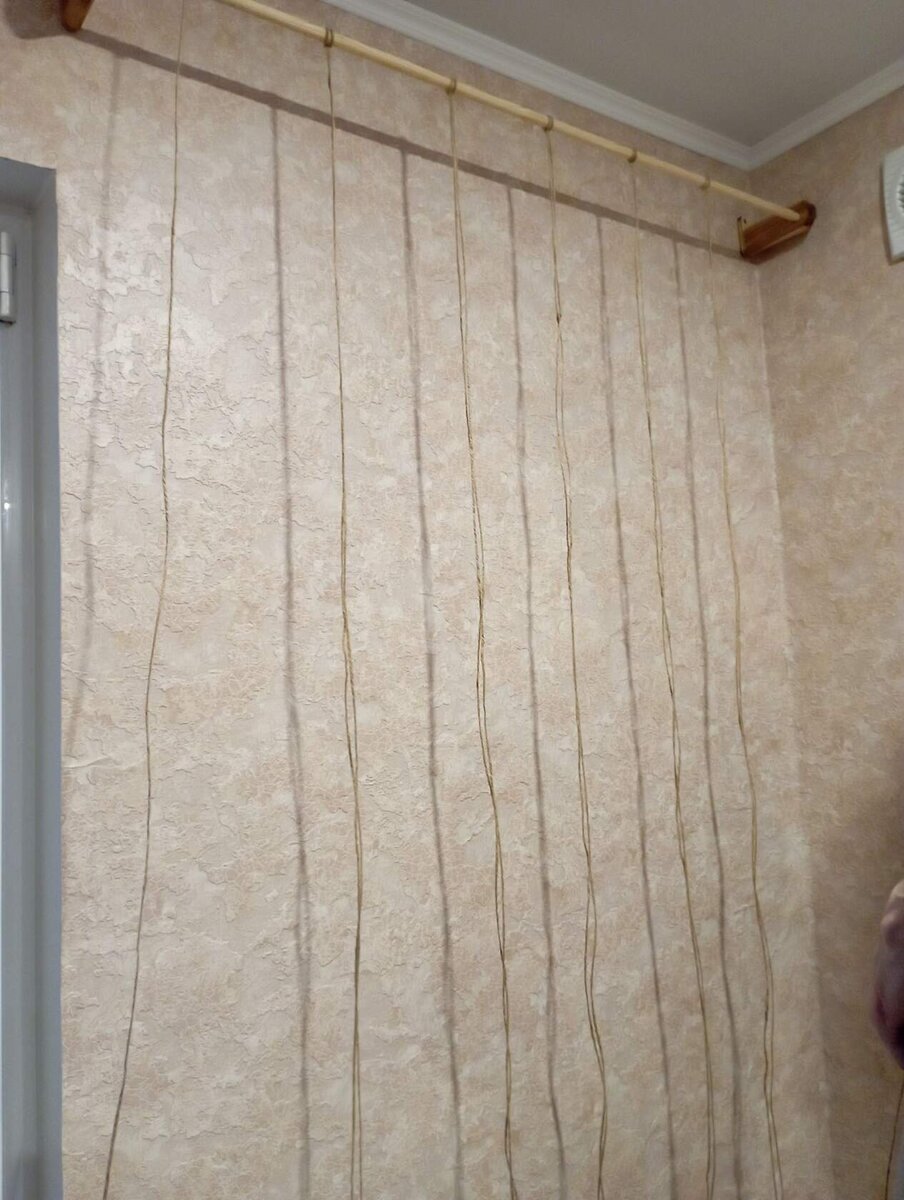 Крепим к стене наши заготовки. 