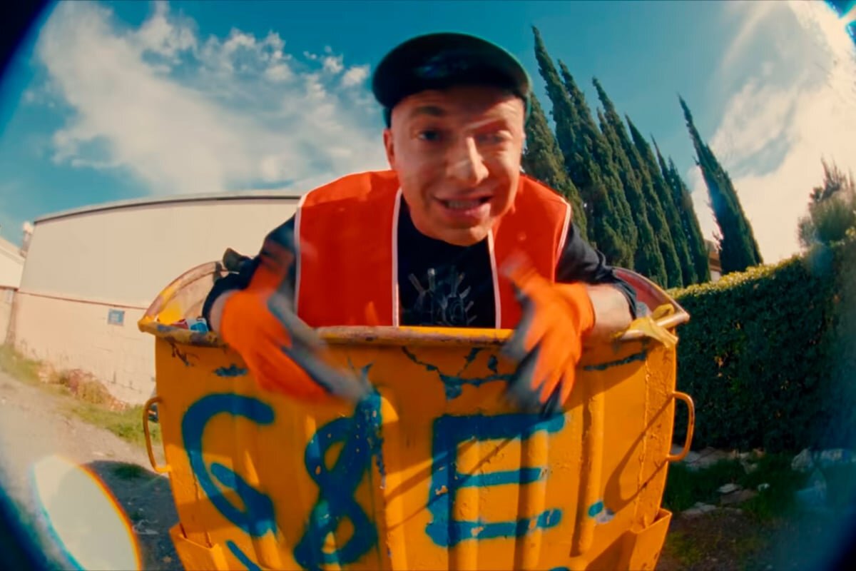    Скриншот: oxxxymironofficial / Youtube