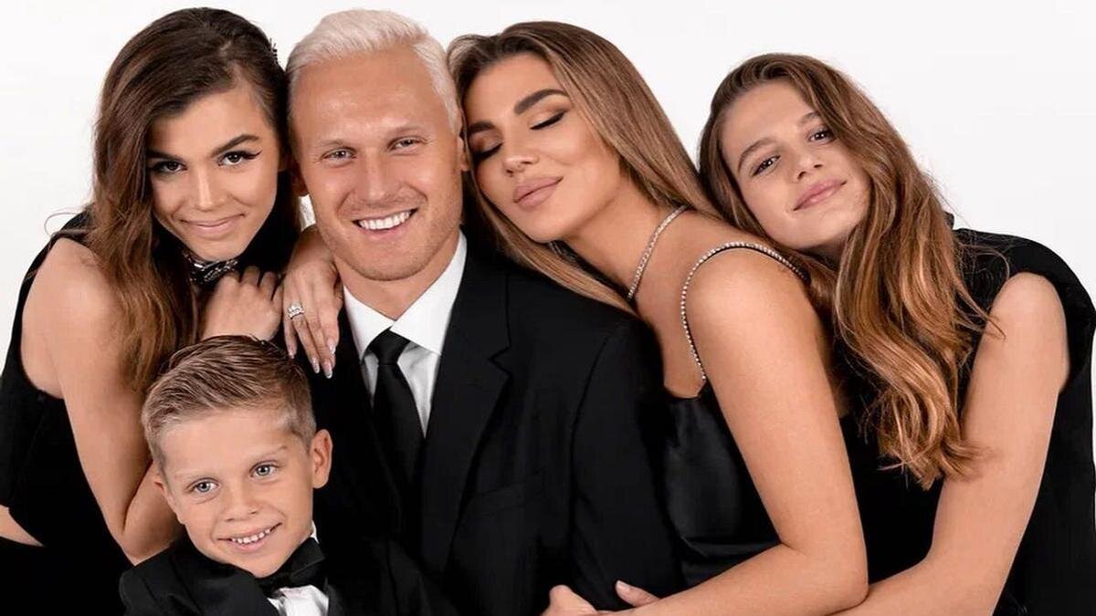    Анна Седокова с семьей:instagram.com/annasedokova