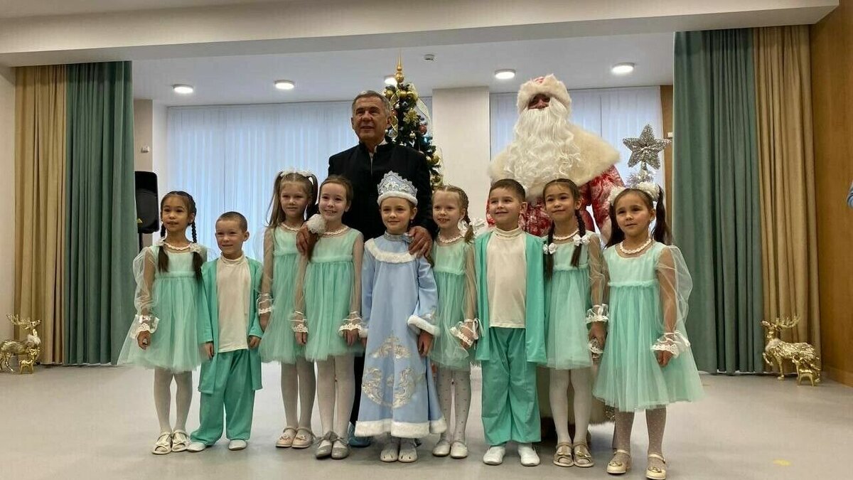     Глава Татарстана Рустам Минниханов сегодня посетил 44-квартирный жилой дом в Альметьевске со встроенным детским садом. Об этом сообщила пресс-служба руководителя региона.