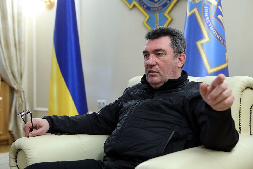     Глава СНБО Украины Алексей Данилов пообещал, что украинцам осталось пережить еще "2-3, может, четыре ракетных атаки", а потом ракеты у Путина закончатся  GLOBAL LOOK PRESS