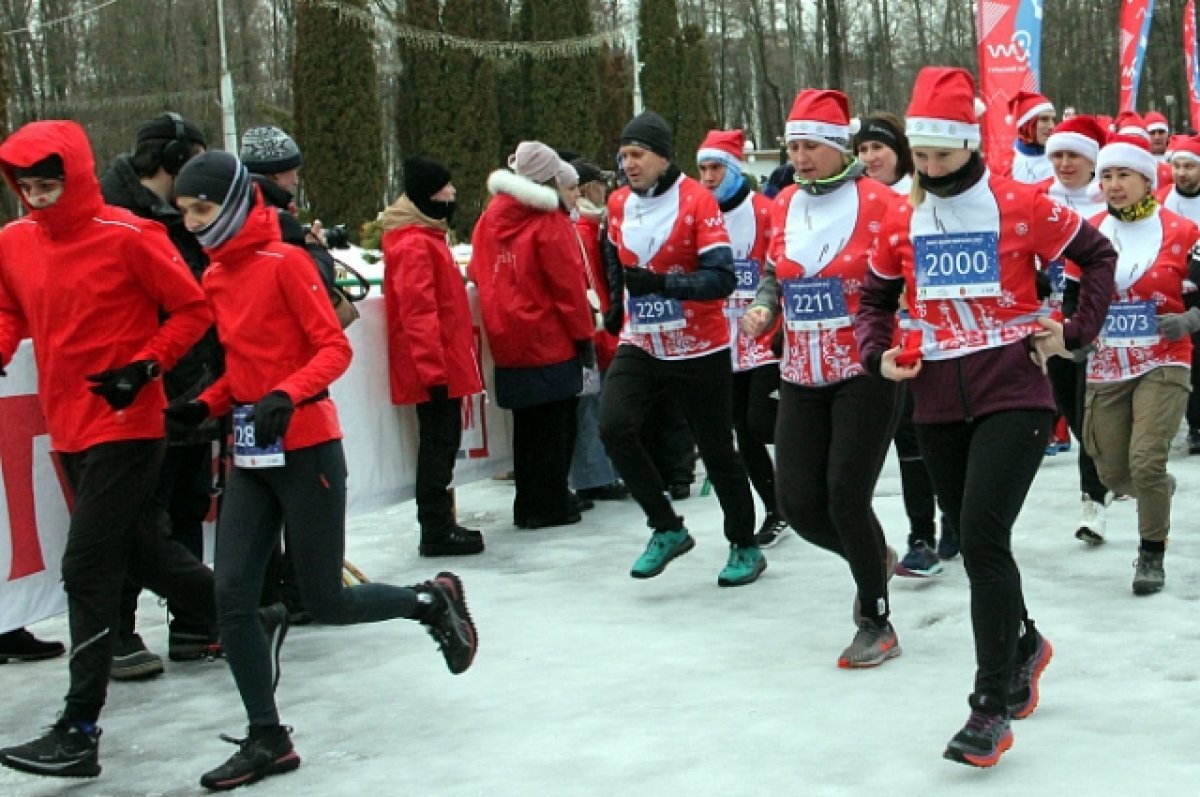    В забеге Дедов Морозов в Туле поучаствовали порядка 750 человек