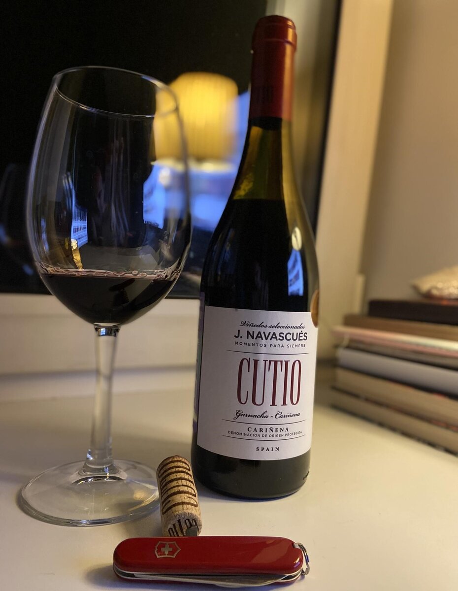 Бутылка винная. Каберне цимлянский черный авторское вино. Доступные вина. Белое вино. Рислинг рефинк.