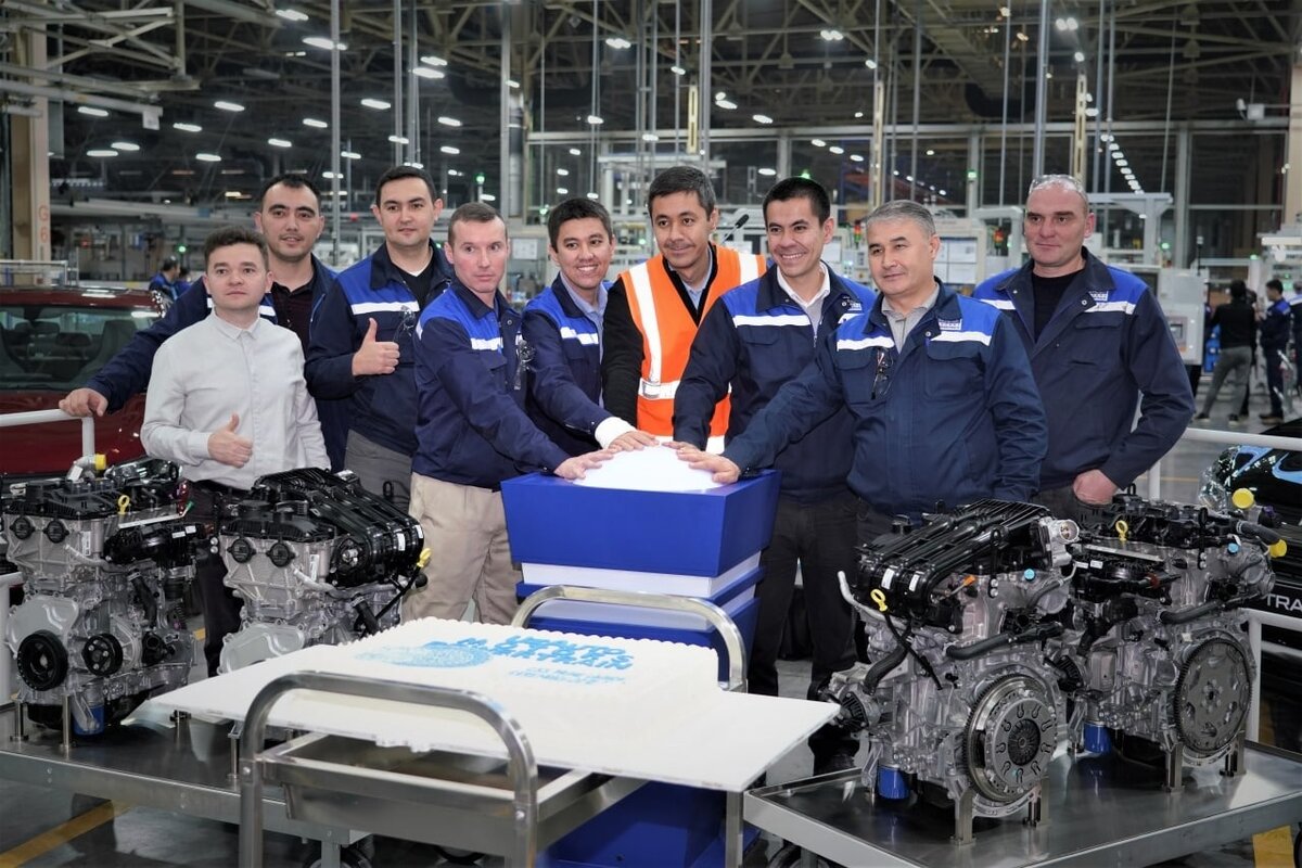 Символический старт производства новой линейки моторов. Фото UzAuto 