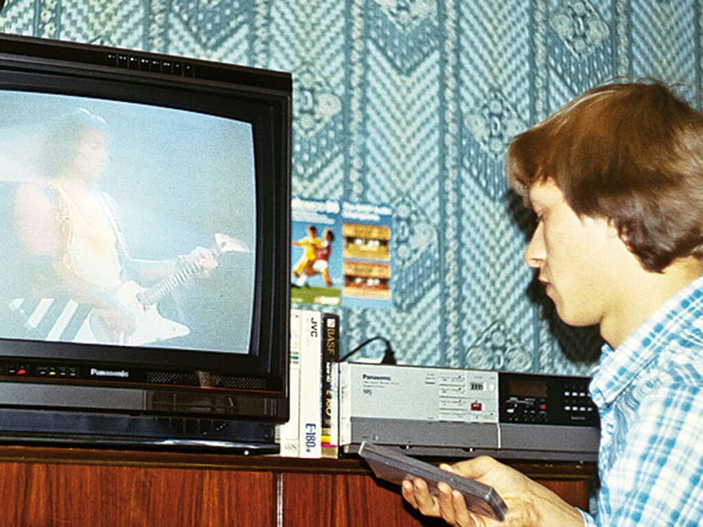 Телевизор 80 х. Видеомагнитофоны Панасоник 1990. Видеомагнитофоны Панасоник в 90е. Видеомагнитофон Панасоник из 80х. Телевизор Панасоник 90-е.
