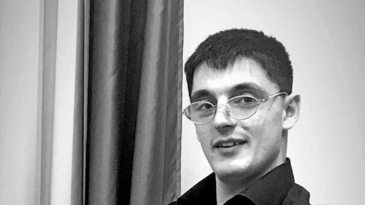     Источник «Нашего города» сообщает, что 1 января в Тобольске, в баре 7/2 отдыхал Кирилл Балашенко. В пока не проясненных обстоятельствах, он получил удар ножом, который стал смертельным. Клуб был заполнен людьми, но сейчас никто не готов дать показания, как свидетель.