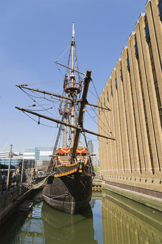    Золотая лань, копия флагмана сэра Фрэнсиса Дрейка, док Сент-Мэри-Овери, Саутварк, Лондон. Фото:  www.globallookpress.com