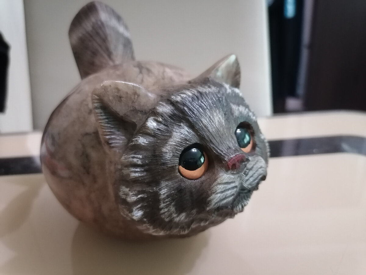 🐱Иметь дома статуэтку кошки считается хорошим знаком и подразумевает защиту от бед, а также привлечение богатства и удачи. 