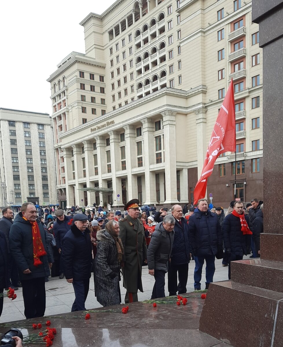 Лидеры КПРФ на возложении