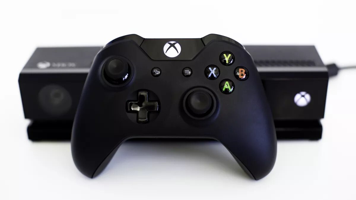 Game console is. Controller Xbox one vs 360. Xbox and ps4 Controller. Ps4 vs.