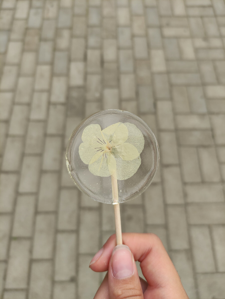 Детки-конфетки... Всё вроде прозрачно, но... Нет) 