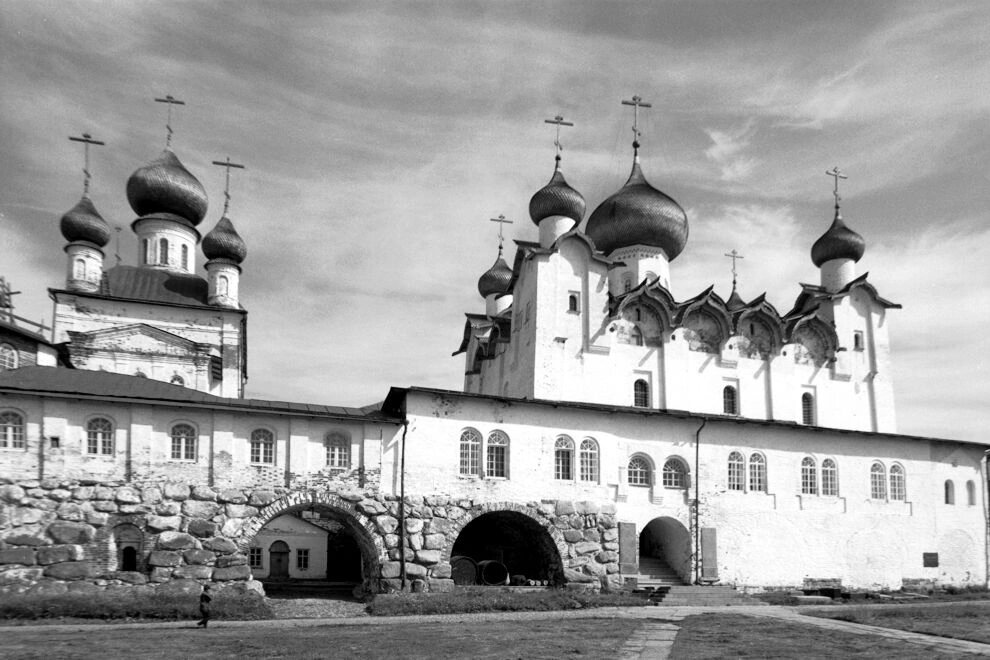 Спасо преображенский соловецкий монастырь фото. Спасо-Преображенский монастырь Соловки. Спасо-Преображенский Соловецкий мужской монастырь.