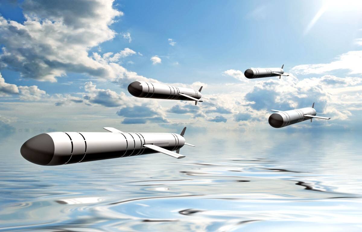 В ОФИСЕ ЗЕЛЕНСКОГО ТОЖЕ ПОСПЕШИЛИ ЗАЯВИТЬ,ЧТО ВСЕ РАКЕТЫ,КРОМЕ ДЕСЯТИ,БЫЛИ СБИТЫ .ПРАВДА ПРИ ЭТОМ 10 РАКЕТ ПОРАЗИЛИ 30 ОБЬЕКТОВ.УКРАИНСКИЕ ВОЕННЫЕ ЧЕСТНО ПРИЗНАЛИСЬ,ЧТО ИХ ПВО НЕ СПОСОБНА БОРОТЬСЯ С РОССИЙСКИМИ ЗЕНИТНЫМИ РАКЕТАМИ КОМПЛЕКСА С-300 КОТОРЫЕ БЬЮТ НЕ ПО САМОЛЁТАМ,А ПО НАЗЕМНЫМ ЦЕЛЯМ.10 ФЕВРАЛЯ,ПО ИХ ПОДСЧЁТАМ,ТАКИХ РАКЕТ БЫЛО ВЫПУЩЕНО 35,КОТОРЫЕ НАДО ПОЛАГАТЬ,ВСЕ ДОСТИГЛИ ЦЕЛЕЙ.КИЕВ ПОПЫТАЛСЯ ВНОВЬ ВТЯНУТЬ В КОНФЛИКТ НАТО,ОБЬЯВИВ,ЧТО НЕКОТОРЫЕ РОССИЙСКИЕ РАКЕТЫ ПРИЛЕТЕЛИ В ОДЕССУ ЧЕРЕЗ ВОЗДУШНОЕ ПРОСТРАНСТВО РУМЫНИИ-СТРАНЫ НАТО,А ТАКЖЕ ПРИМКНУВШЕЙ К НЕЙ МОЛДАВИИ.РУМЫНИЯ (НАВЕРНОЕ,ПО КОМАНДЕ ИЗ НАТО)ПОДСТАВЛЯТЬСЯ НЕ ЗАХОТЕЛА И ЭТУ ИНФОРМАЦИЮ КИЕВА ОПЕРАТИВНО ОТВЕРГЛА.ЧТО ЕЩЁ ПОКАЗАЛ ПЯТНИЧНЫЙ УДАР?В ПЕРВОЙ ВОЛНЕ,ЕЩЁ НОЧЬЮ,ВВОЗДУШНОЕ  ПРОСТРАНСТВО УКРАИНЫ ВОШЛИ БЕСПИЛОТНИКИ"ГЕРАНЬ-2".БИЛИ ОНИ В ОСНОВНОМ ПО ОБЬЕКТАМ ПЕРВОЙ ЛИНИИ.АППАРАТЫ ЭТО НЕ СКОРОСТНЫЕ И ОТПРАВЛЯТЬ ИХ ЧЕРЕЗ ВСЮ УКРАИНУ НЕЦЕЛЕСООБРАЗНО.ПОМИМО УДАРОВ,"ГЕРАНИ"ВЫПОЛНЯЮТ ЕЩЁ ОДНУ ВАЖНУЮ ФУНКЦИЮ-ОНИ БУДЯТ УКРАИНСКУЮ ПВО.ТАКУЮ ЖЕ ЦЕЛЬ ПРЕСЛЕДУЮТ И ДЕМОНСТРАТИВНЫЕ ПОЛЁТЫ САМОЛЁТОВ НАШЕЙ ДАЛЬНЕЙ АВИАЦИИ.ПОСЛЕ ВЗЛЁТА ТУ-22М3,ТУ-95МС,И ТУ-160,ЗА КОТОРЫМИ СЛЕДИТ КОСМИЧЕСКАЯ РАЗВЕДКА США,ПО ВСЕЙ УКРАИНЕ ОБЬЯВЛЯЕТСЯ ВОЗДУШНАЯ ТРЕВОГА.ТАК ЖЕ,КАК И ПОСЛЕ ВЗЛЁТА ИСТРЕБИТЕЛЕЙ МИГ-31 С "КИНЖАЛАМИ"С АЭРОДРОМОВ В БЕЛОРУССИИ.