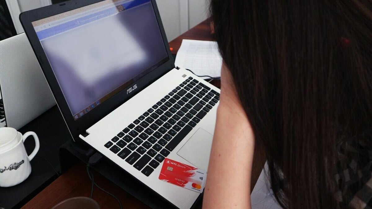     Роскомнадзор по итогам января этого года удалил или заблокировал в сети 6057 материалов с детской порнографией. Почти пятая часть заблокированного контента пришлась на жалобы россиян.