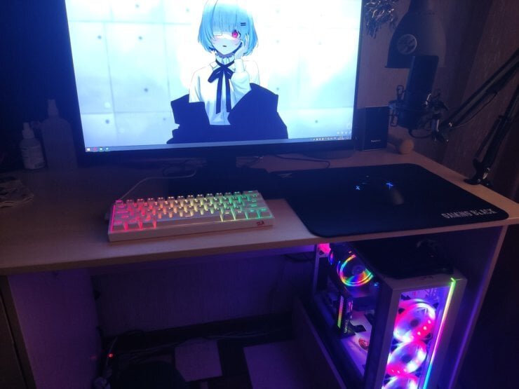    Вот так клавиатура смотрится со включенной подсветкой.