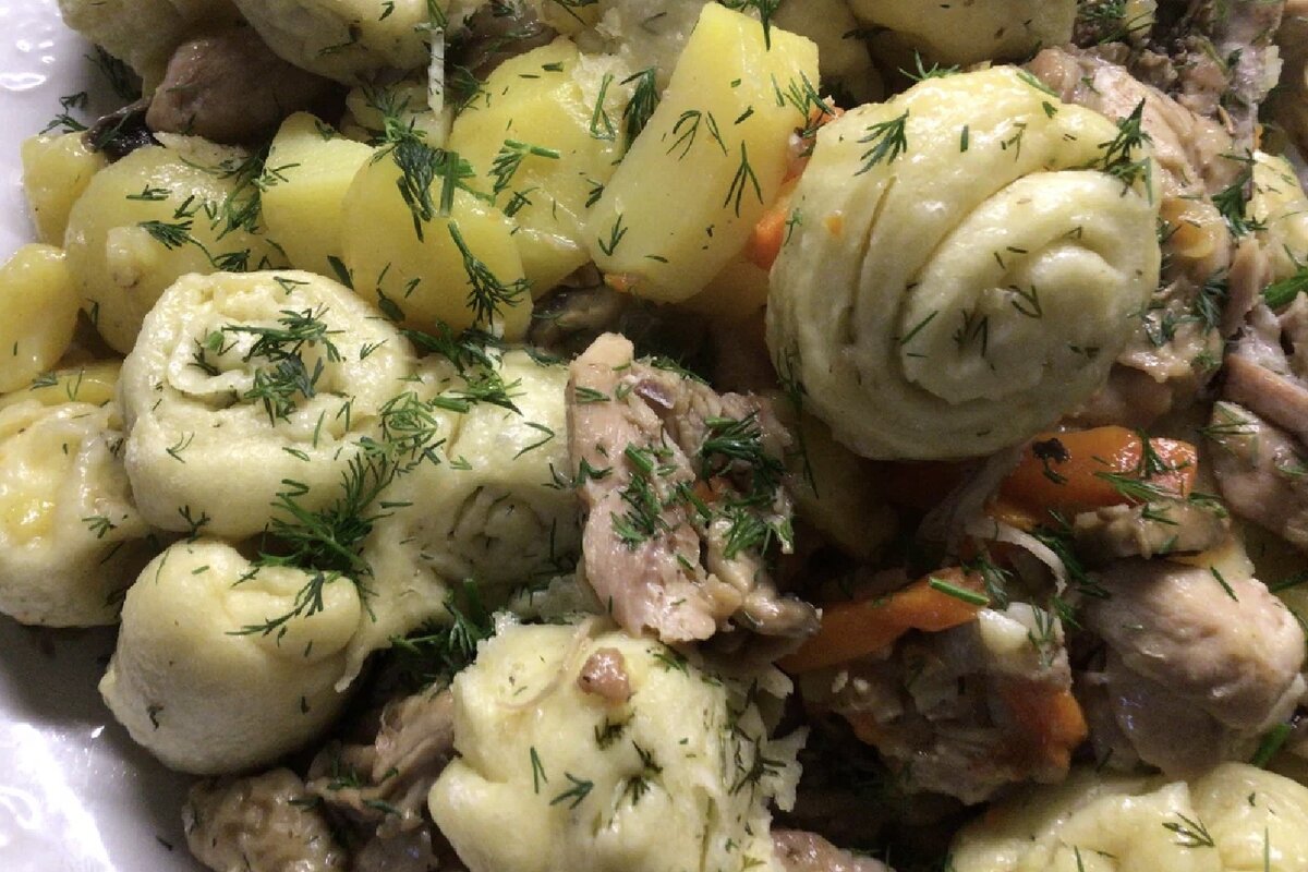 Нудли с мясом. Нудли штрудли. Штрудли грузинские. Нудли с картошкой и мясом. Нудли с мясом без картошки.