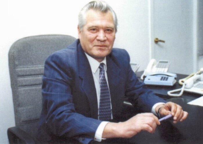 Потемкин В. Я. за рабочим местом 