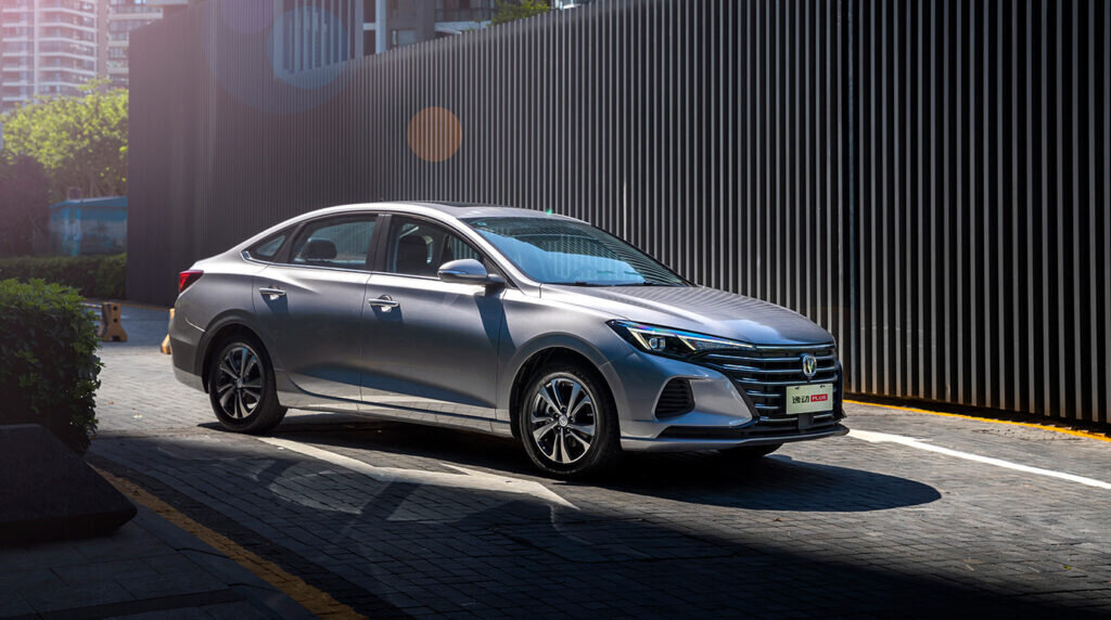    Так выглядит Changan Eado Plus в базовой комплектации