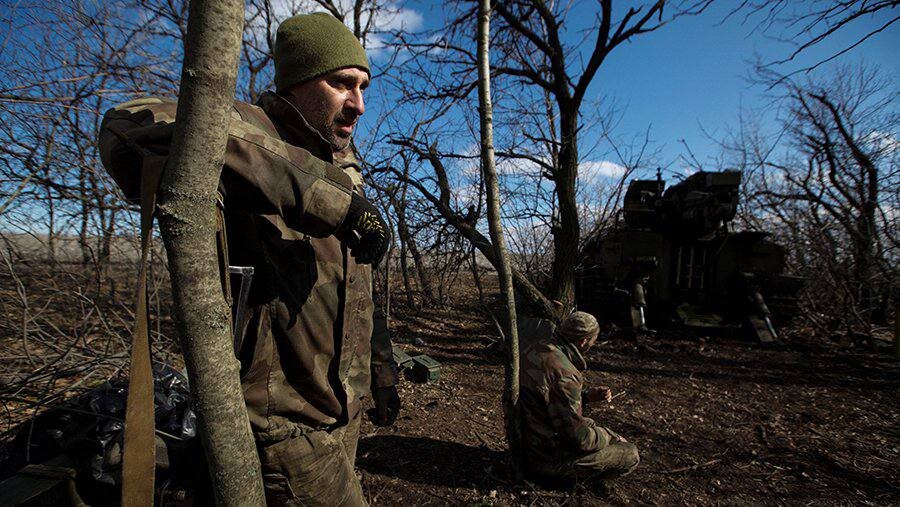 
Такое мнение выразил публицист Джаред Петерсон в статье для издания American Thinker.

По его словам, украинские потери почти наверняка находятся "на невыносимом, неприемлемом уровне", в "диапазоне почти 250 тысяч убитых". По его словам, попытки узнать о положении дел на Украине, "натыкаются на огромное количество очевидной лжи, однако за ней скрывается картина решительной, поэтапной победы России".

При этом на Западе постепенно начинают осознавать масштабы катастрофы, спровоцированного ими конфликта, отмечается в публикации. 

Однако Белый дом намеренно затягивает этот разрушительный и безмерно опасный, невыигрышный конфликт, используя украинцев как пушечное мясо, заключил американский аналитик.
