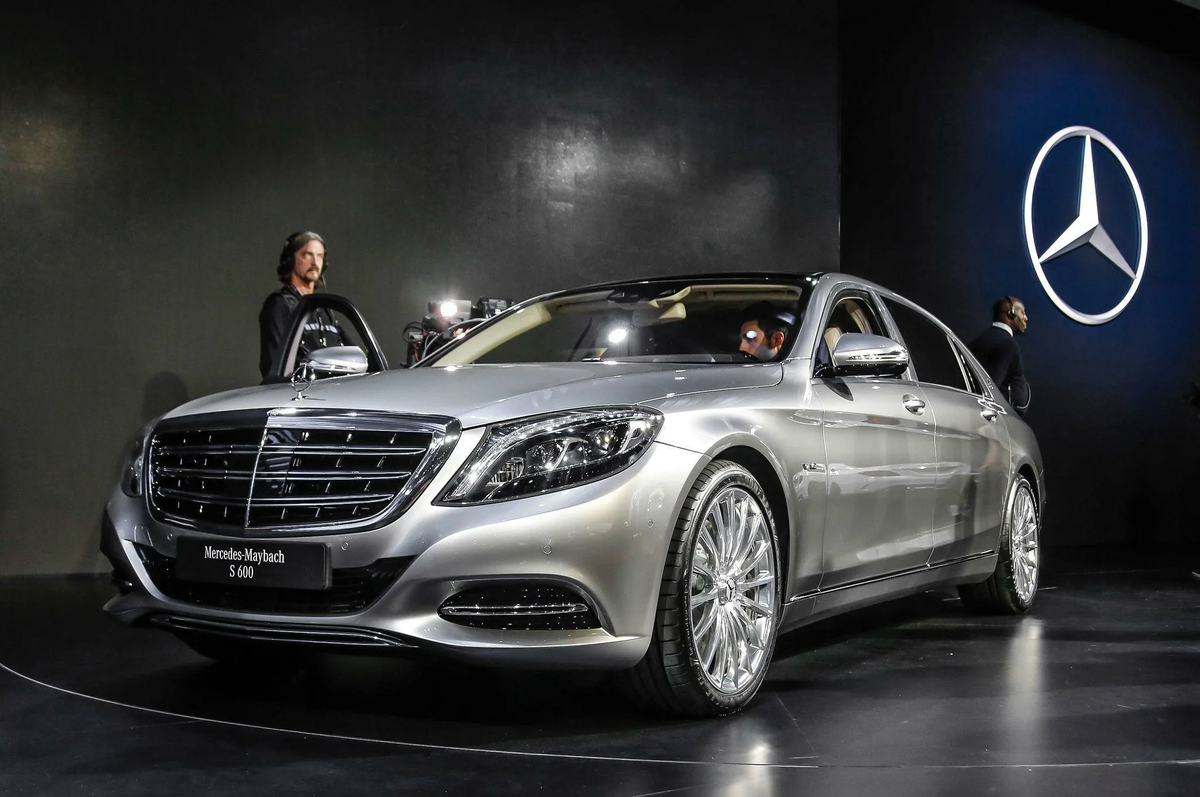 Сколько лет мерседес бенц. Мерседес Майбах 600. Мерседес Бенц s600 Maybach. Mercedes Maybach s600 2022. Мерседес Бенц Майбах s класс 600.