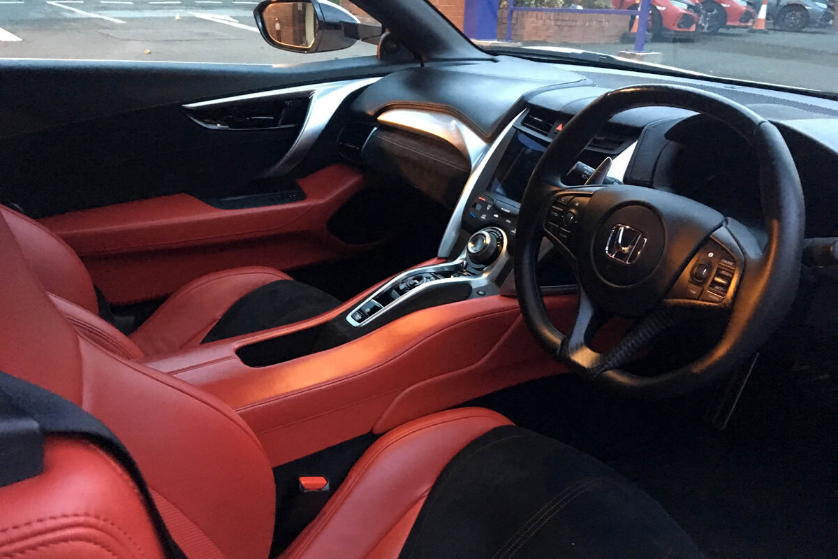 Acura NSX 2022 салон
