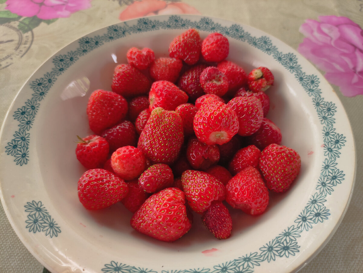 Сладкая, ароматная, но мелкая