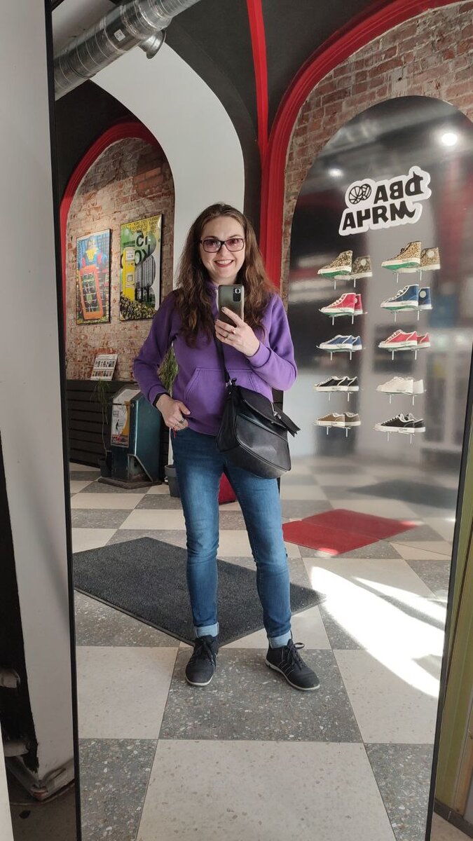 Пользоваться спросом в профессиональных кругах - всегда приятно. Мне нравится, когда меня рекомендуют - хотя в реальности такими спецами, как я, частенько "жадничают" делиться. Я серьезно. Это сильно поднимает собственный внутренний рейтинг.