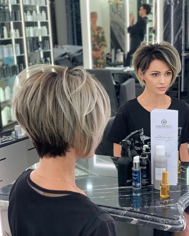 Стрижка "Пикси-Боб" удлинённые волосы во фронтально-теменной зоне и на височных.