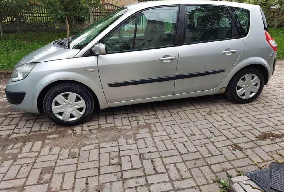 Рено Сценик.