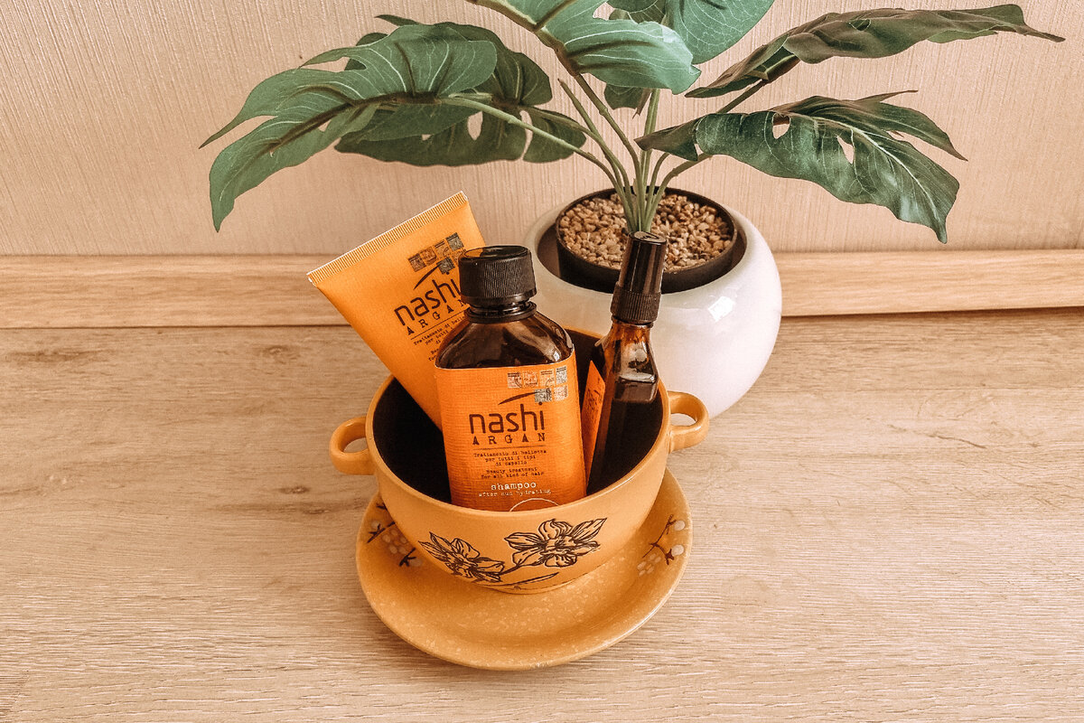 Список салонов, в которых продаются средства итальянской профессиональной марки для волос, можно найти в Инстаграм @nashi_russia