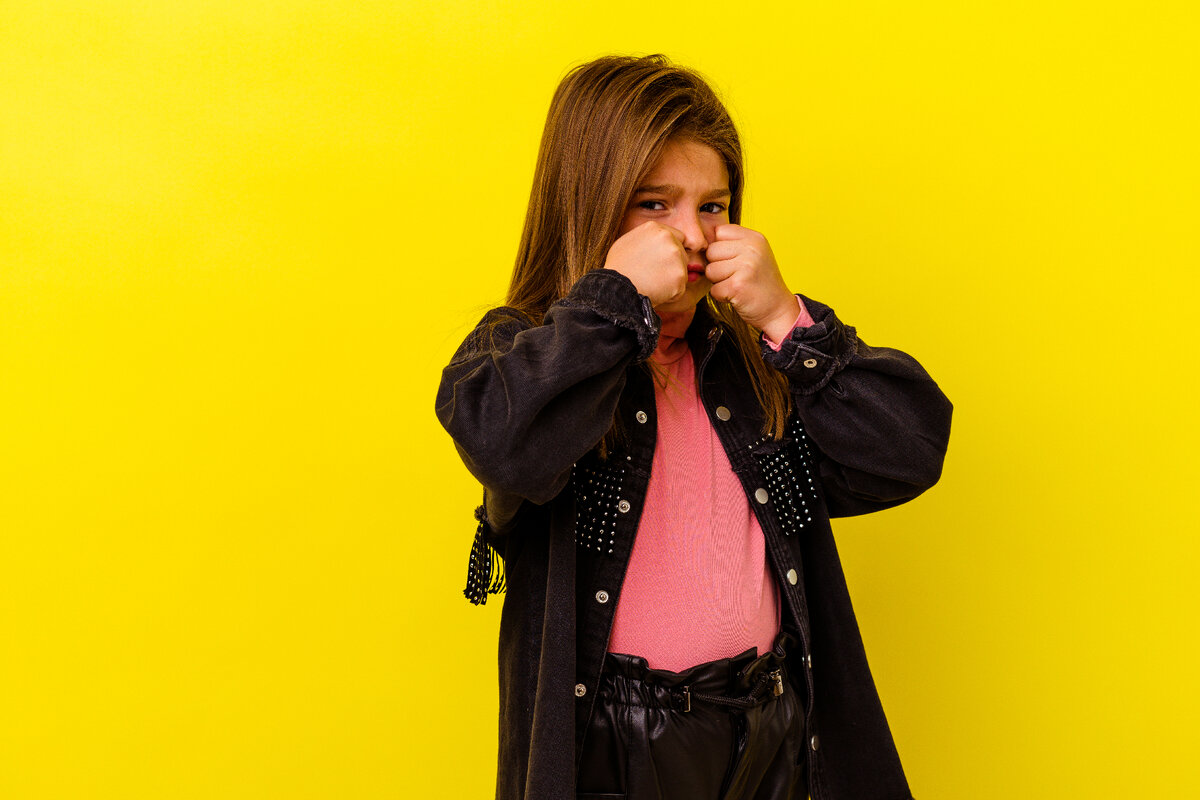 Успокаиваем девочку грамотно!