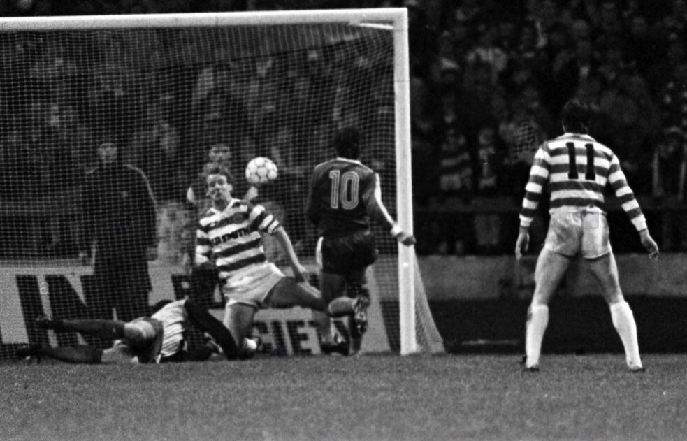 Матч 1/8 финала. Селтик - Динамо Киев. Момент у ворот хозяев поля.