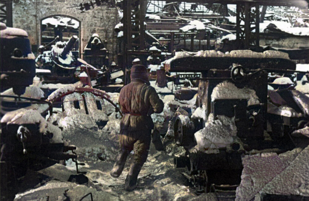 Бой за завод «Баррикады» в Сталинграде. 1942. Автор: Григорий Капустянский. Источник: visualrian.ru. Фотография использована в качестве иллюстрации.