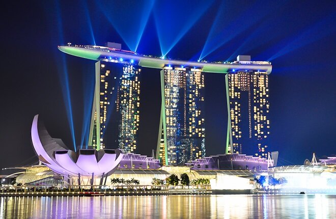 Корабль на трех небоскребах Marina Bay Sands