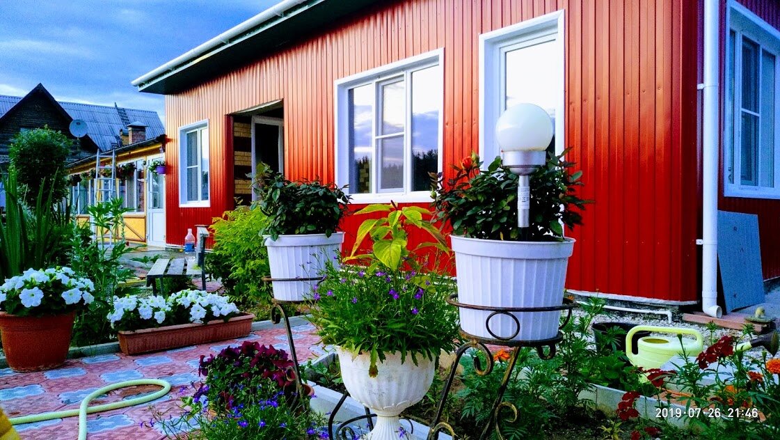 Фото автора. Наш новый,построенный на пенсии, загородный дом...