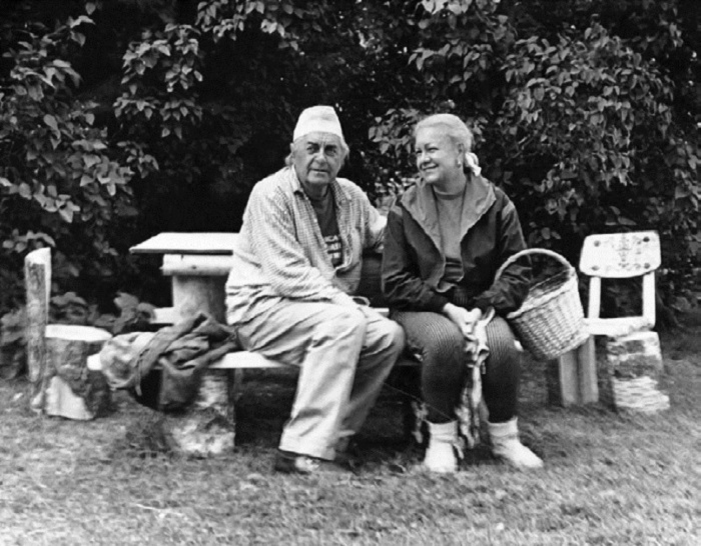 Лия Ахеджакова и Инна Чурикова дружны еще с юности, в начале 60-х годов они вместе работали в Театре Юного Зрителя. Между ними никогда не было соперничества.-9