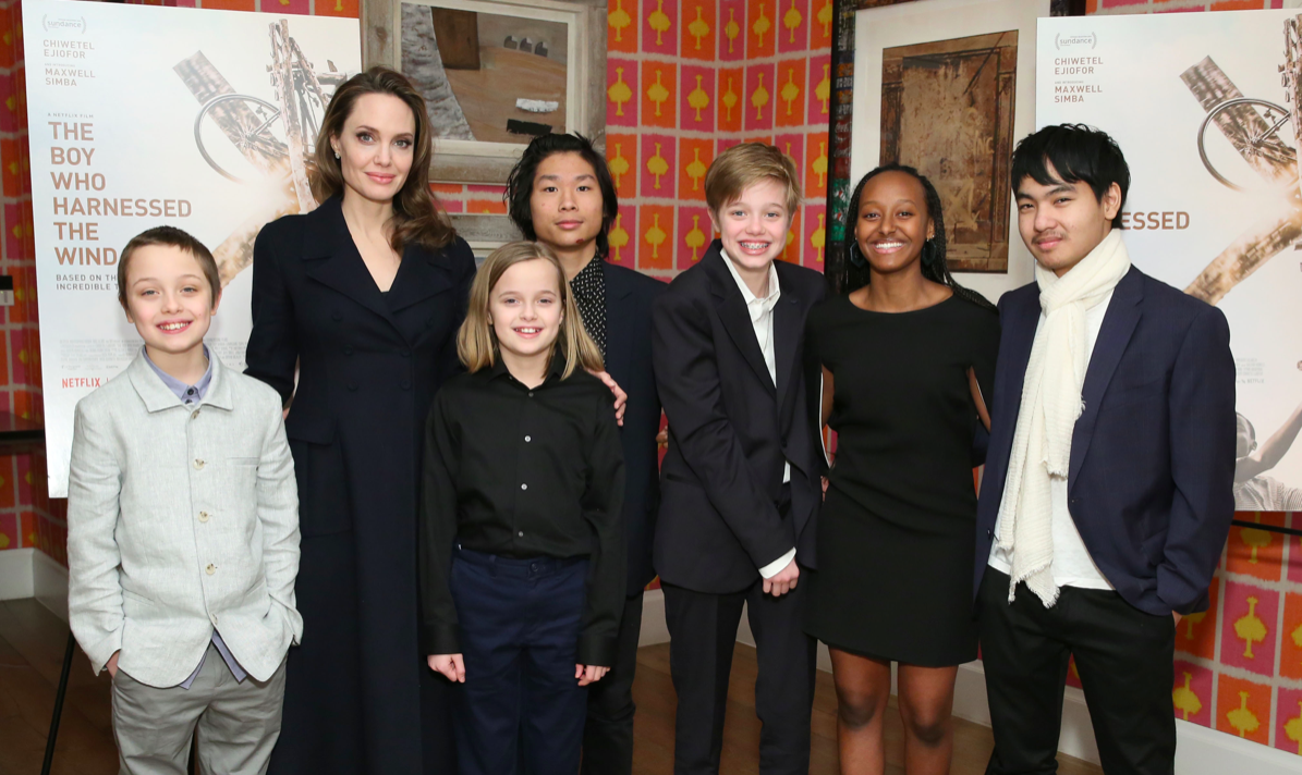 Анджелина Джоли с детьми